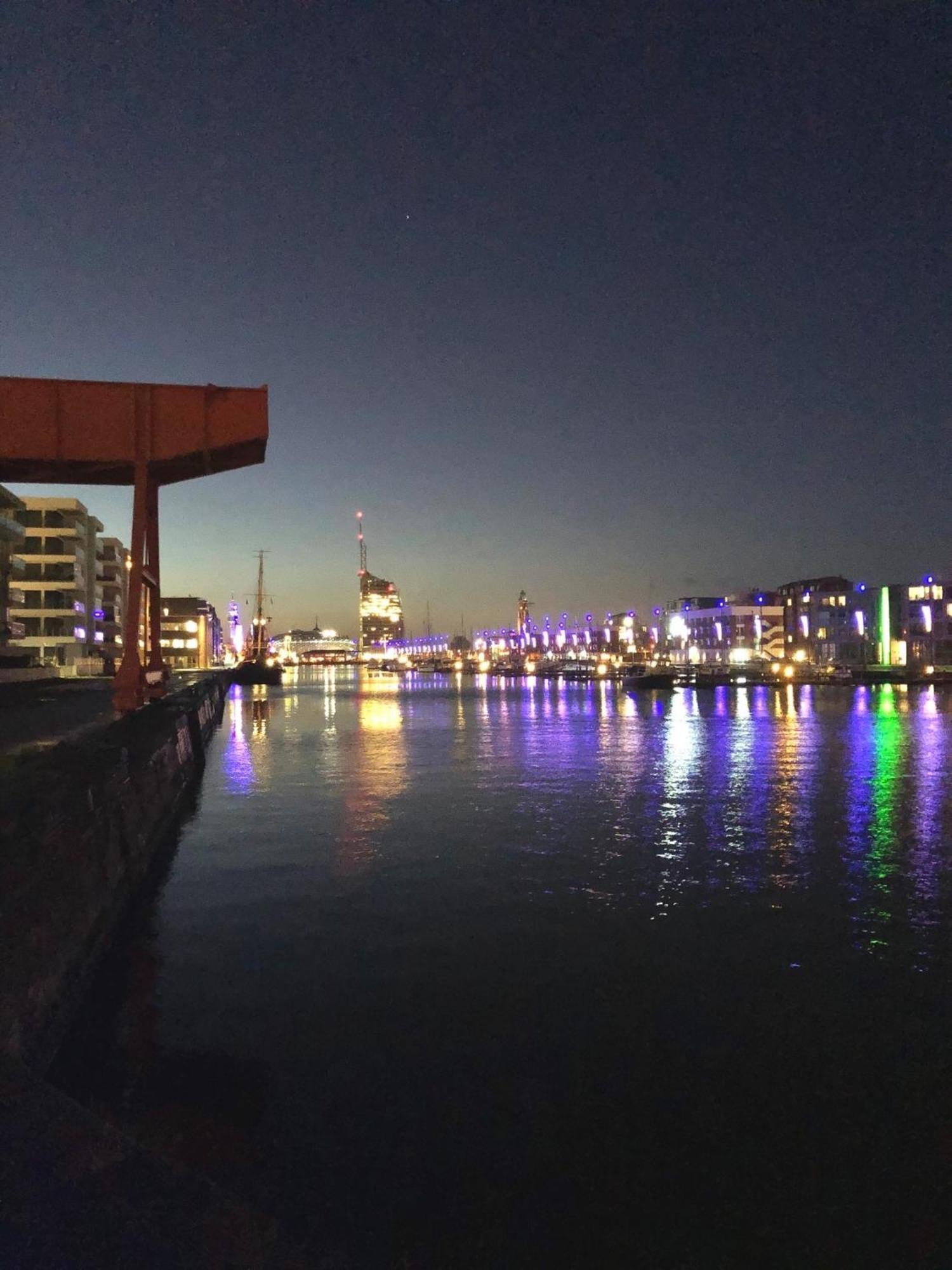 Port Marina Schlagseite Bremerhaven